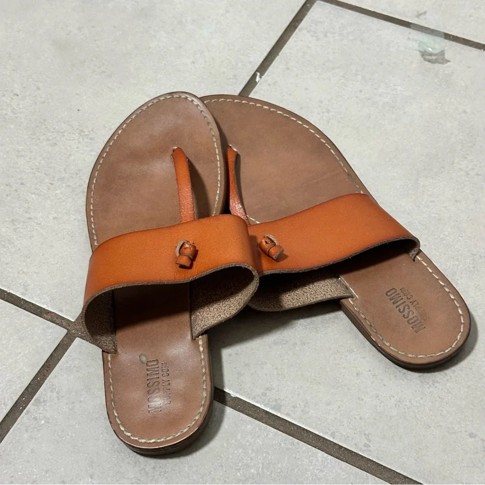 Mossimo Supply Co Women T-Strap‎ Brown Leather Sandals size 6